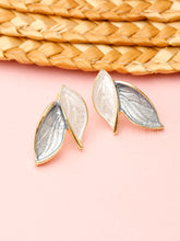 Duet leaf studs