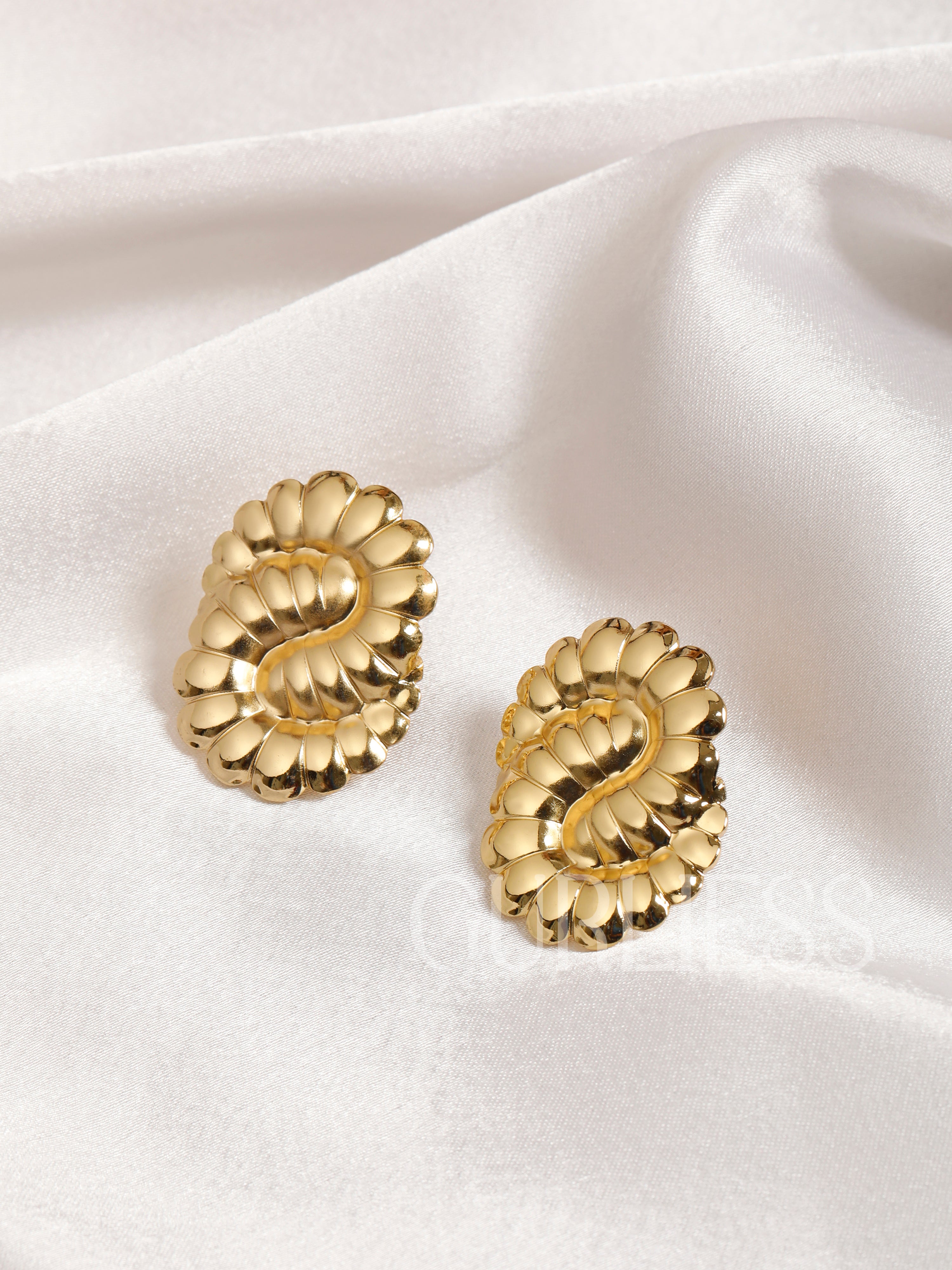 Shell Flow Earrings