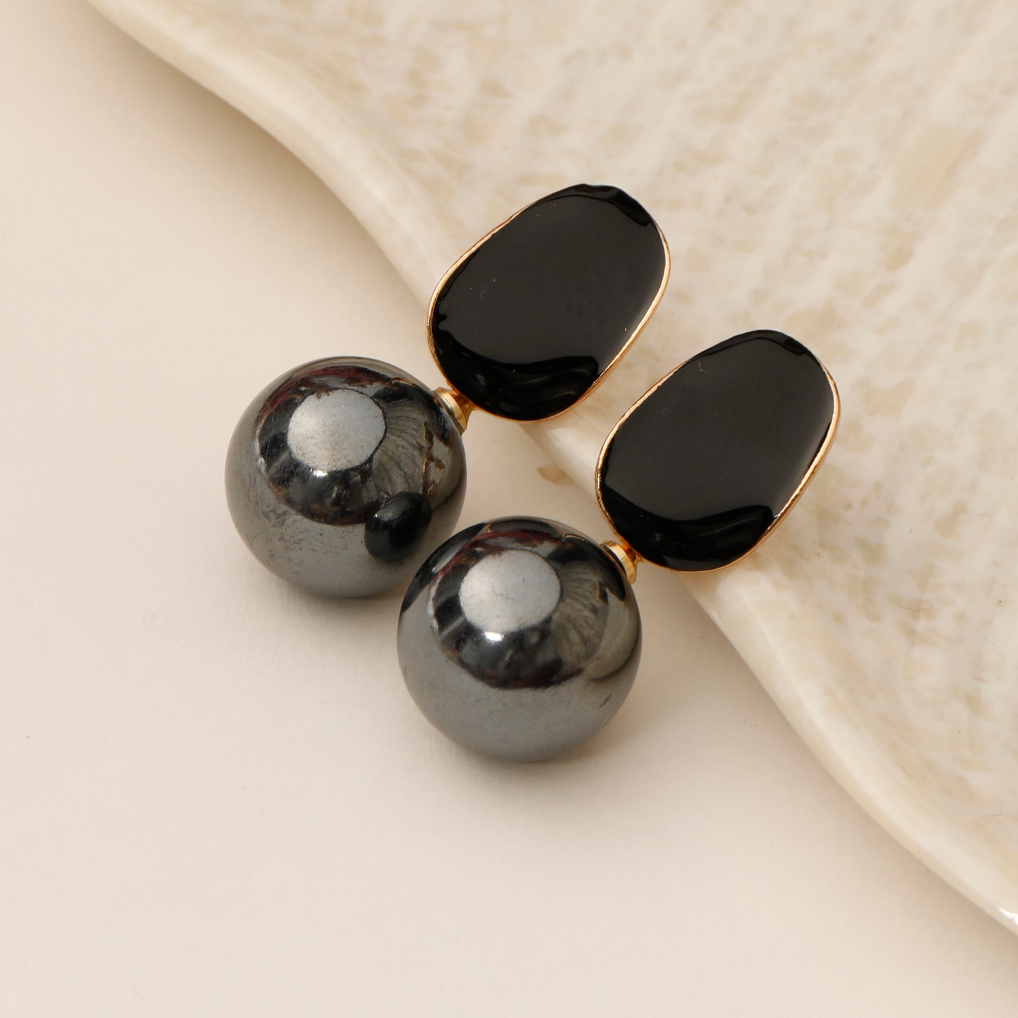 Sophomore black Earrings