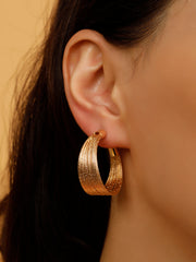 Star Hug Gold Earrings