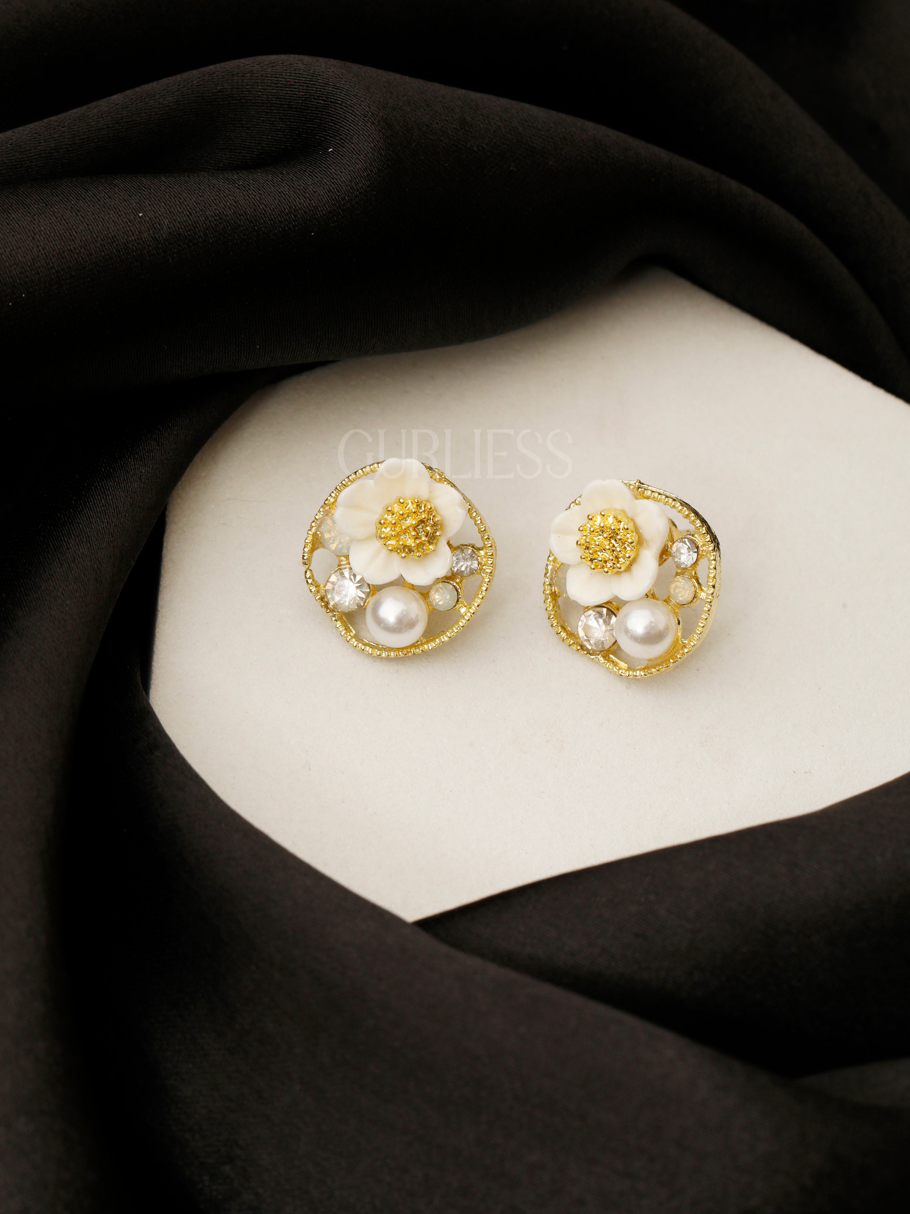 Gold daisies