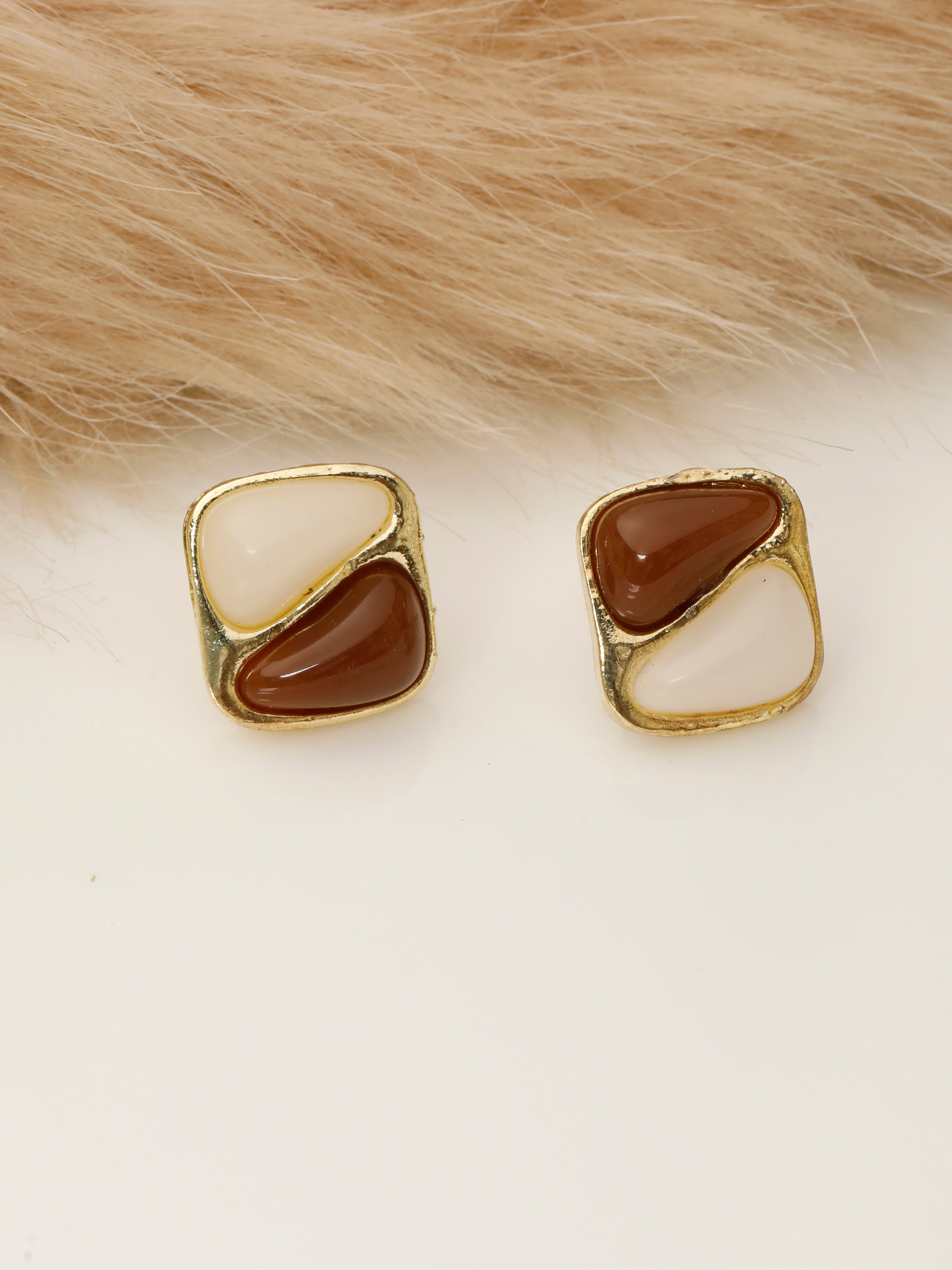 White-coral stones
