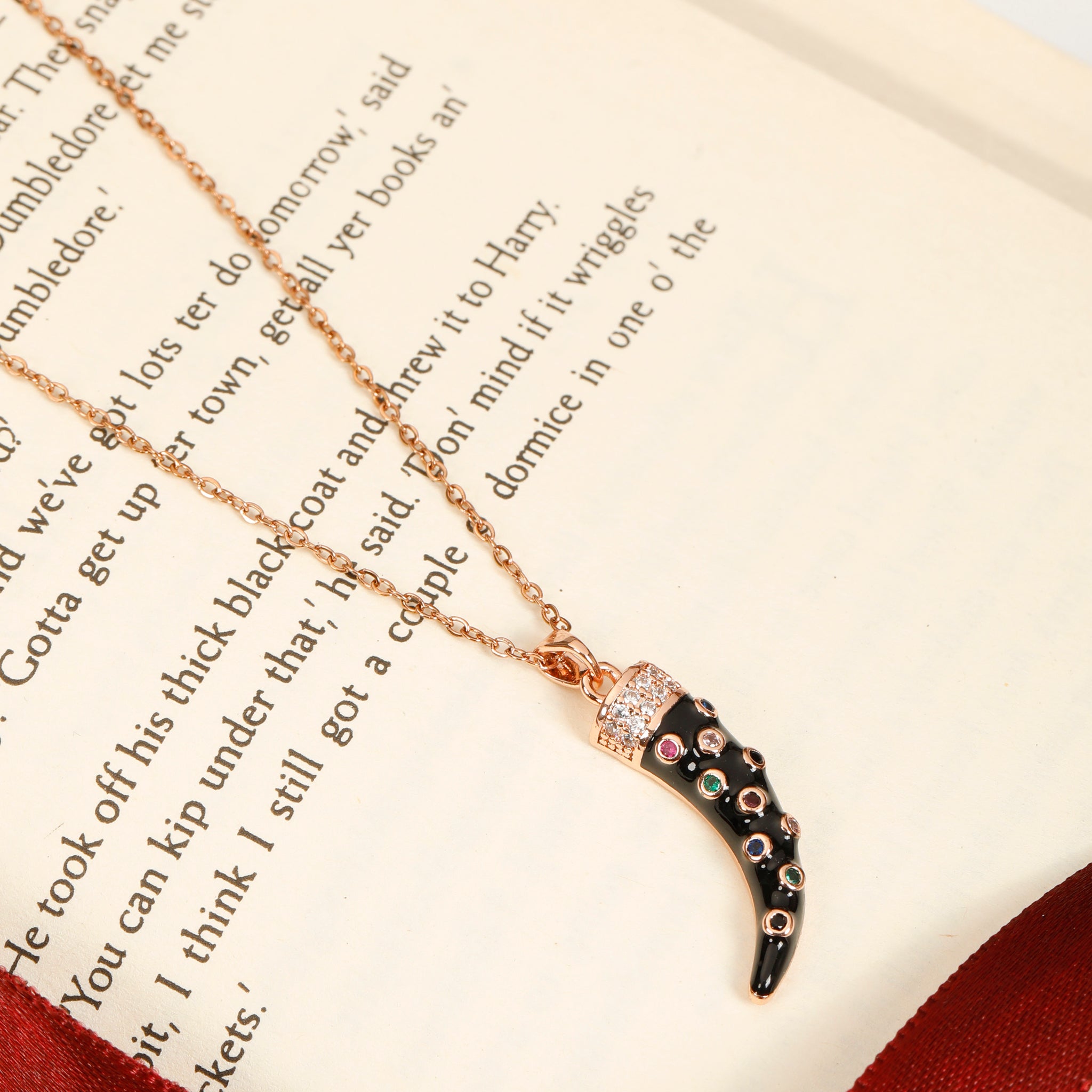 The Beauty Dagger Necklace