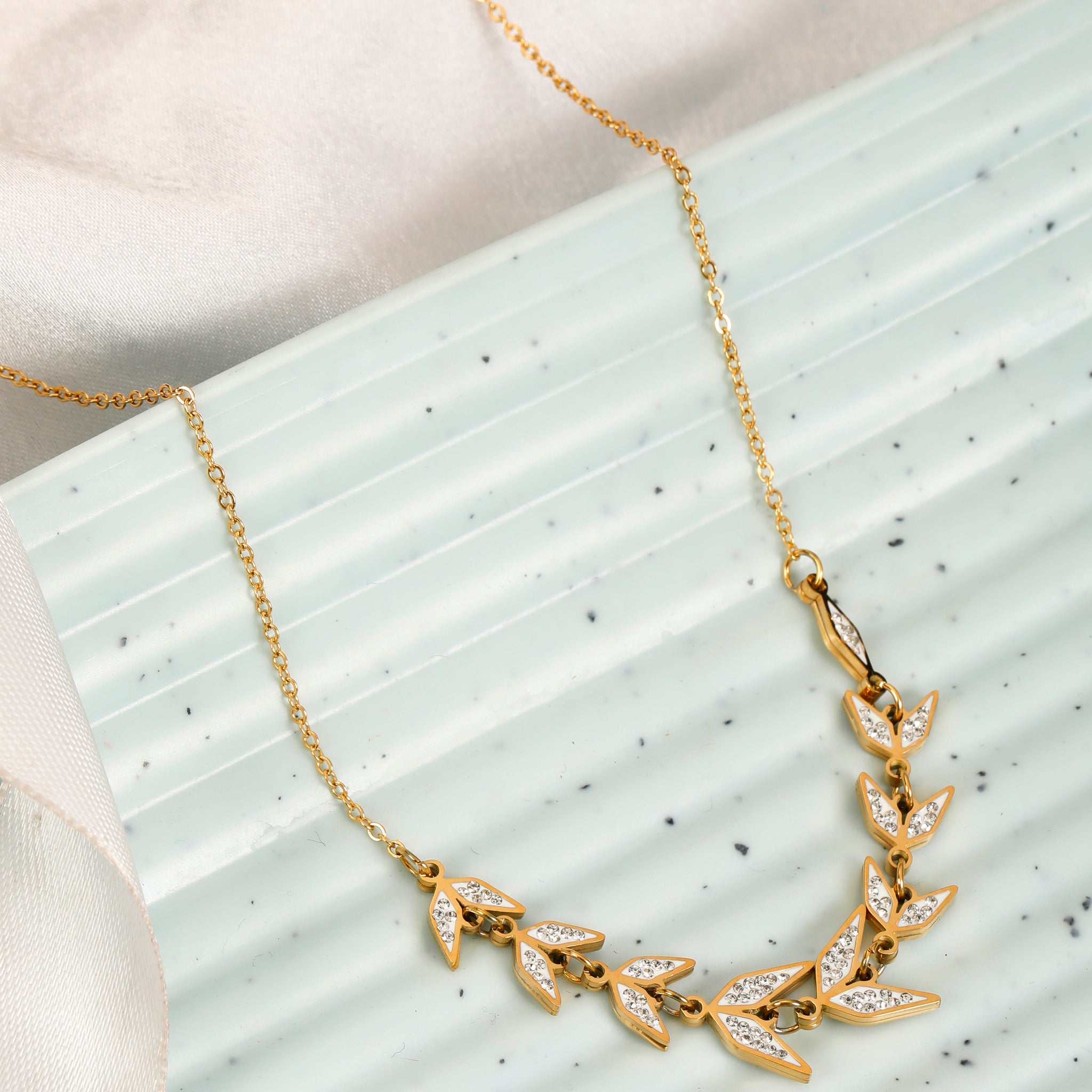 Gazing Gold Necklace