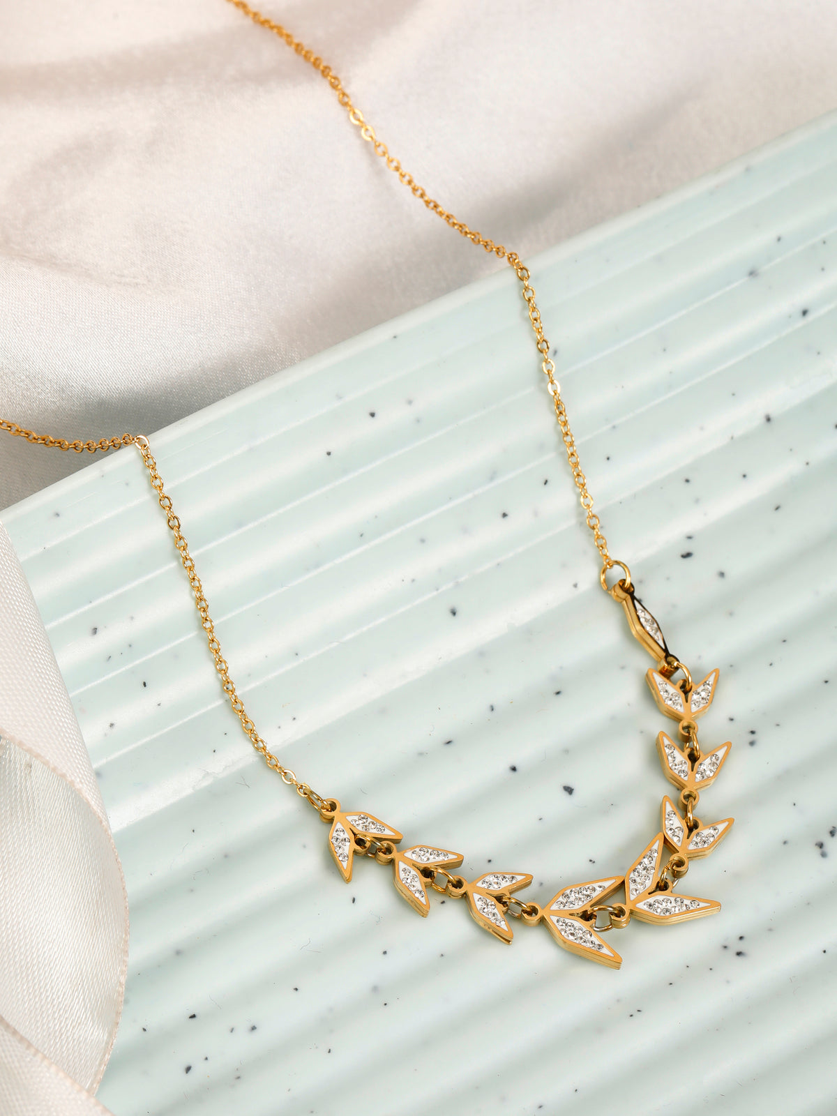 Gazing Gold Necklace