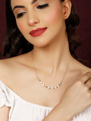 Gazing Gold Necklace