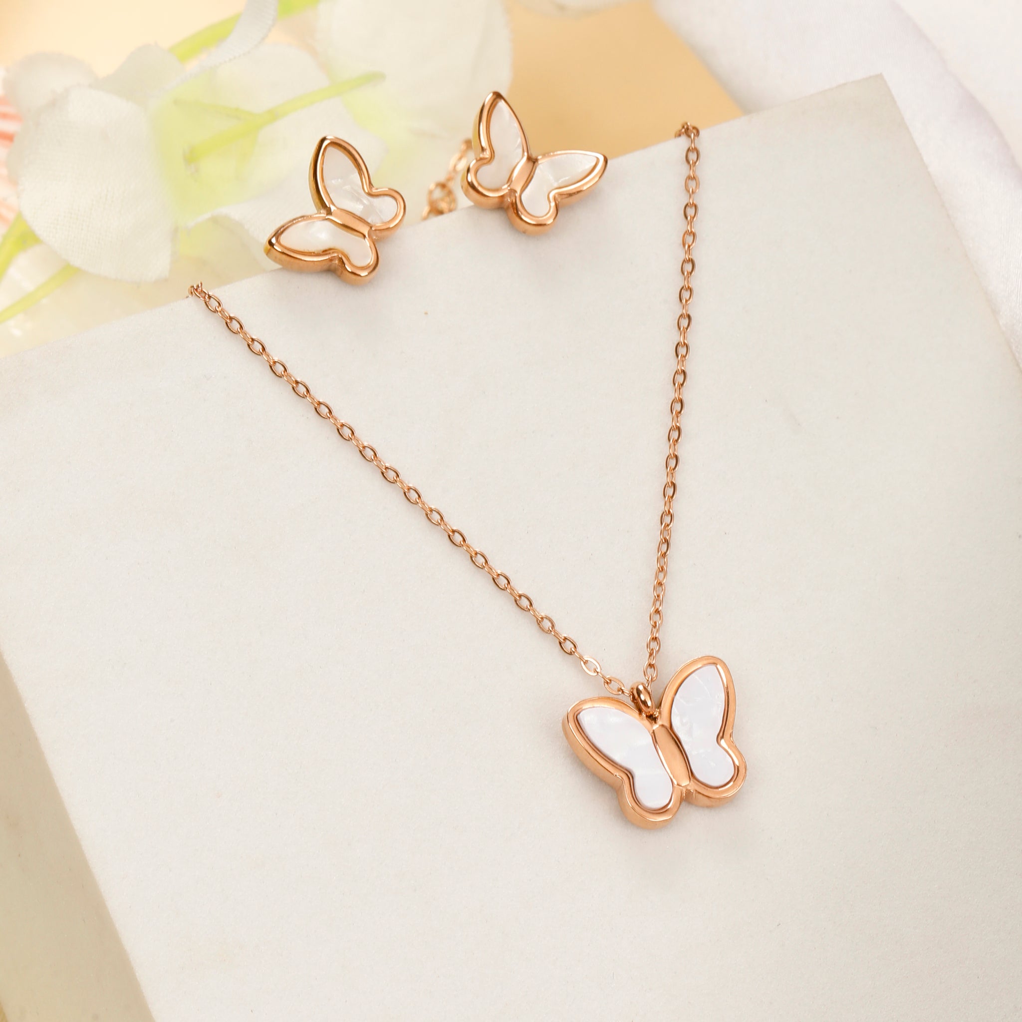 Dell'Universo Rose Gold Pendant Set