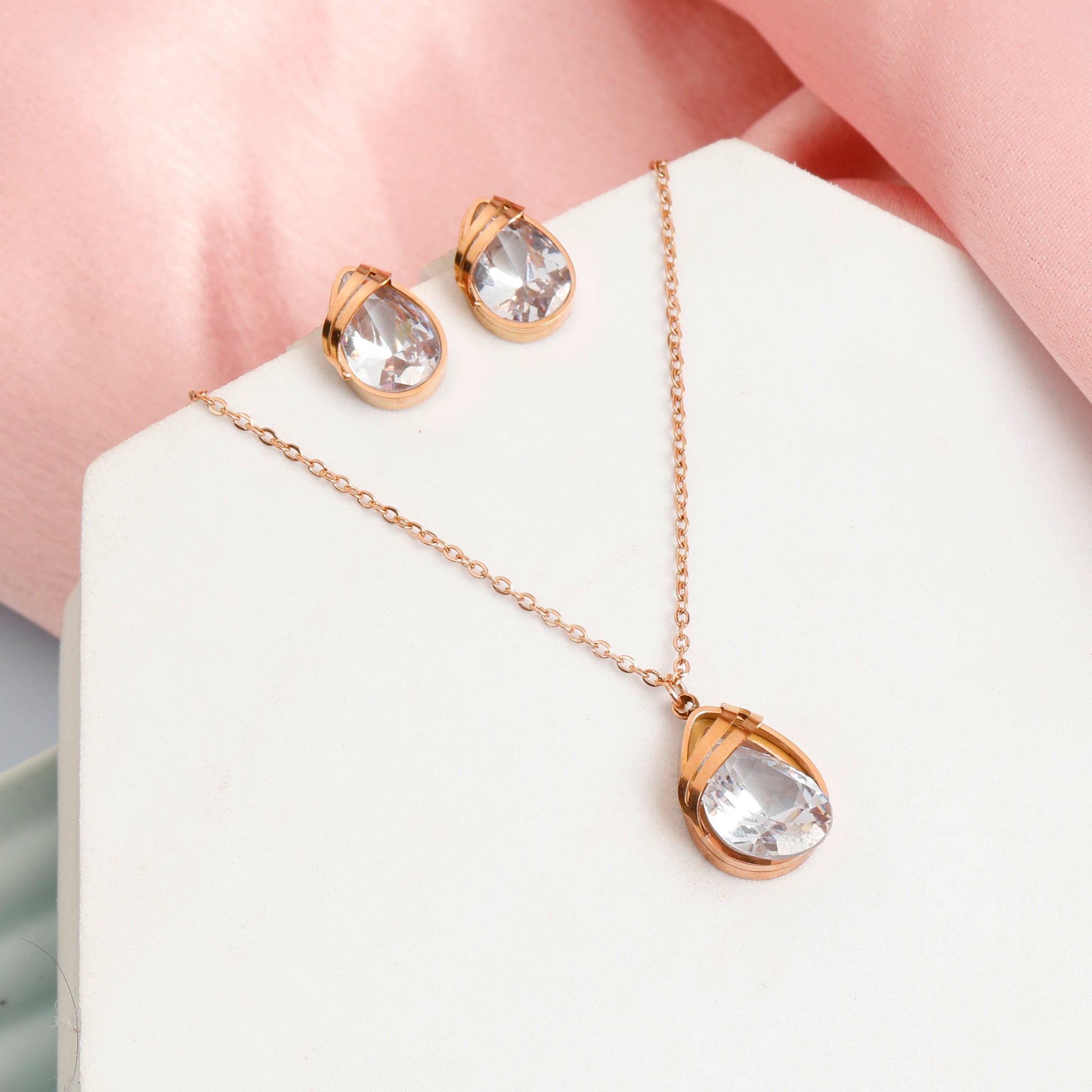 Perfect Girl Pendant Set