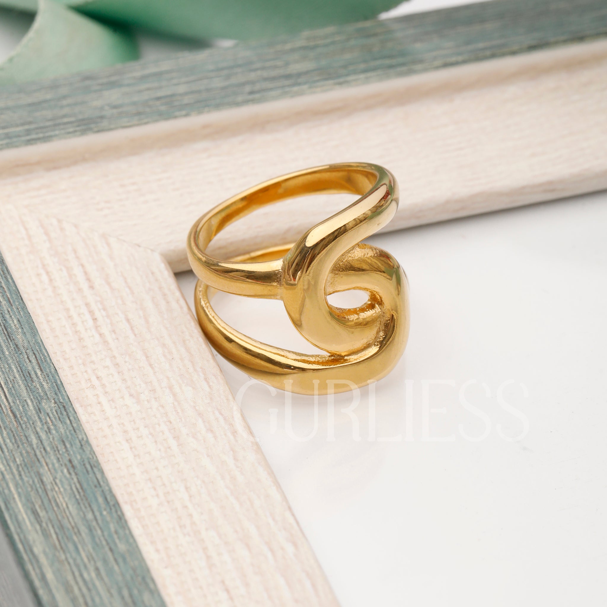 Swerling Beauty Gold Rings