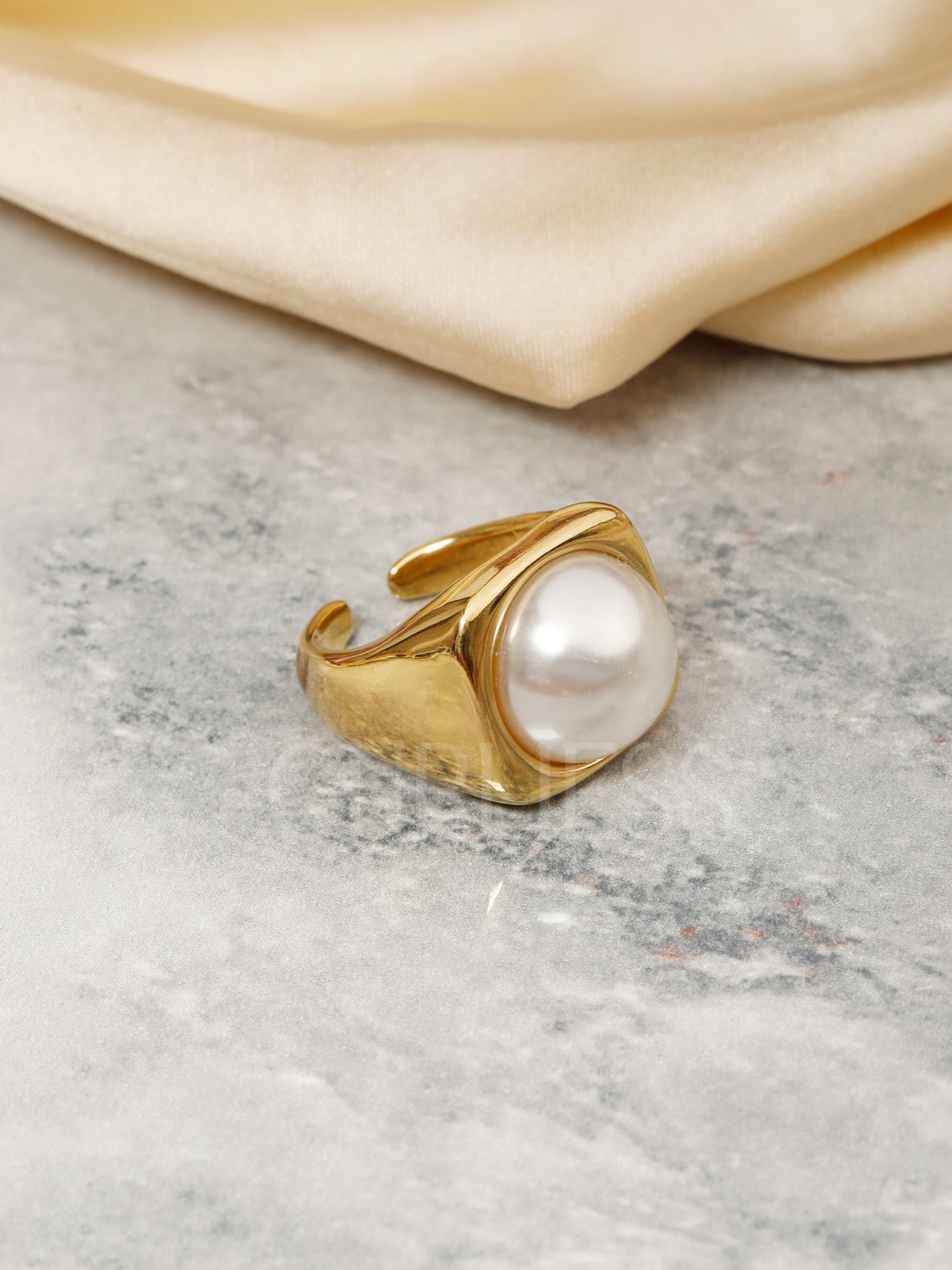 Pearl Glow Gold Rings